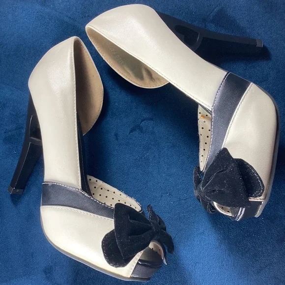 Tuk/t.u.k. D’Orsay Heels, Cut-Out Heart on Heel❤️ - Picture 4 of 6